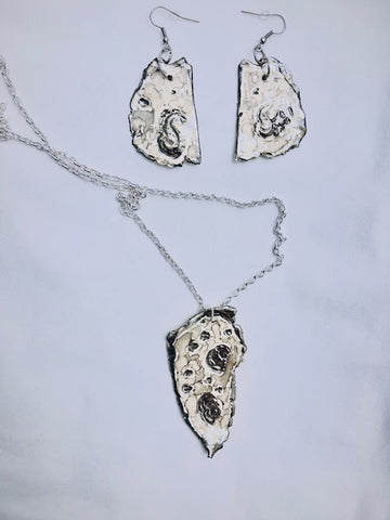 Set Necklace and Earrings 22kt white gold Stunning ! Sparkles with no gems