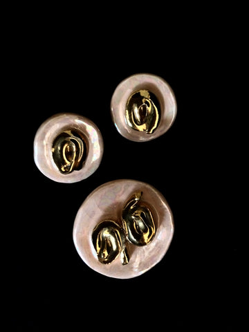 Set Earring & Pin Peach Mother of Pearl & 22kt Yellow Gold